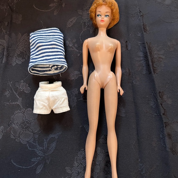 Barbie Fashion Queen doll with total bubble cut wig and black label blue top - Picture 6 of 12